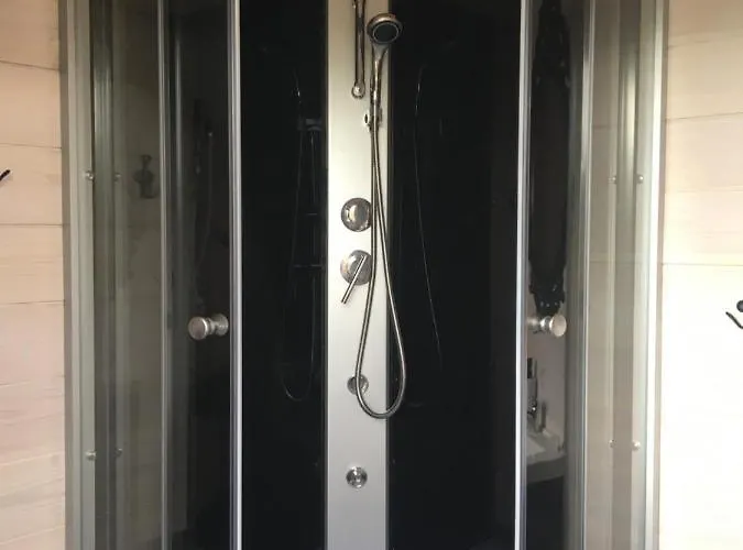 83 Bredynki بيسكوبييت